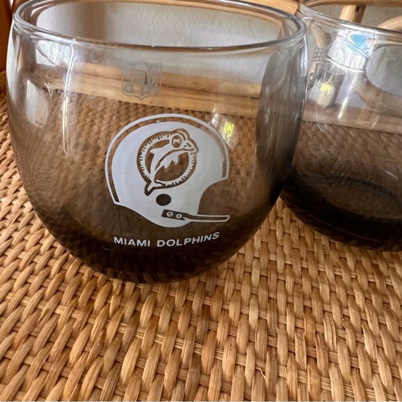 Vintage NFL Miami Dolphins Whiskey Glasses Frosted And Etched NFL Logo Set 4. - Picture 2 of 3